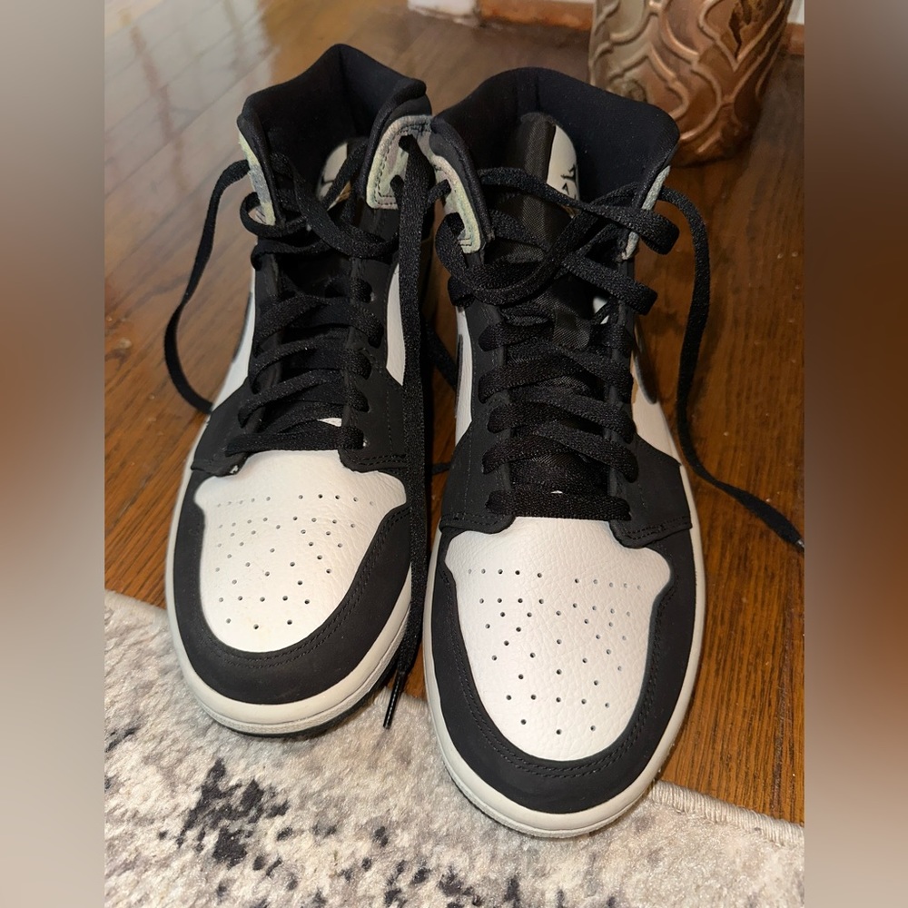 Used, but barely worn  Air Jordan 1 MID Camo